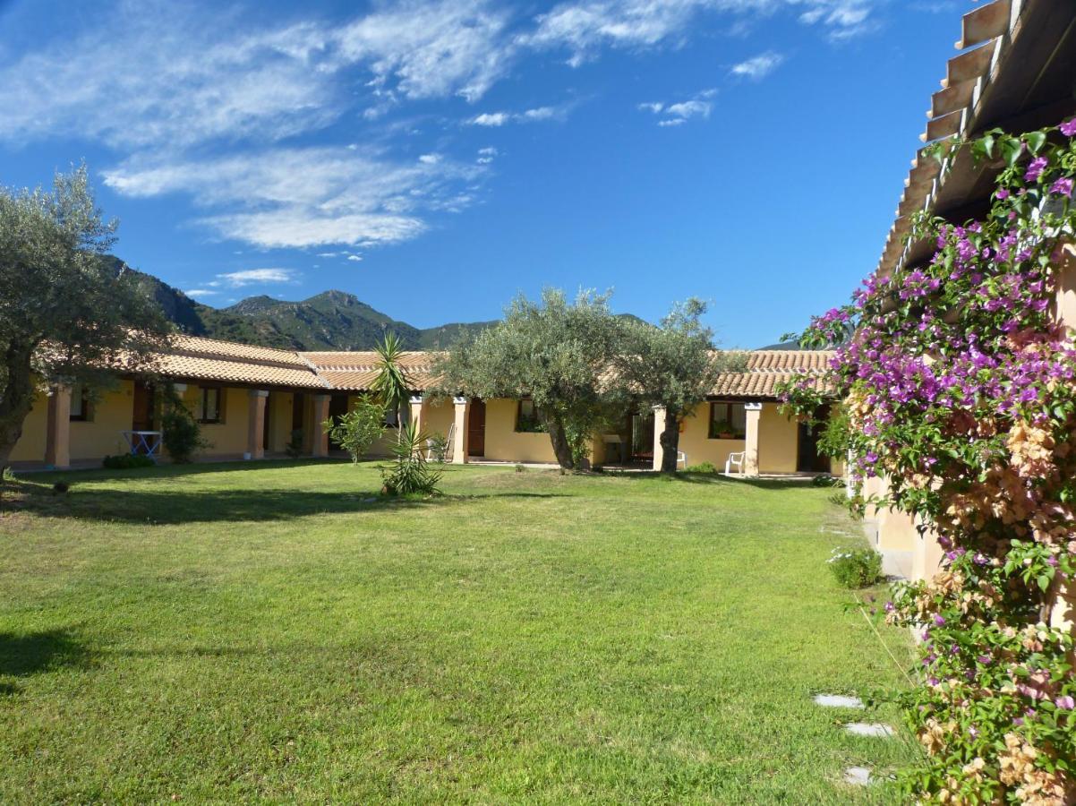 Hotel Cardedu Bagian luar foto
