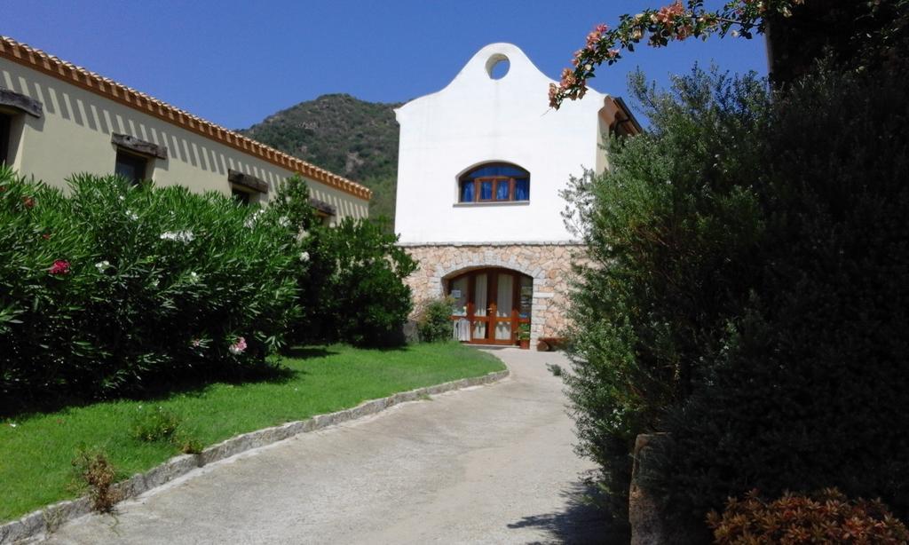 Hotel Cardedu Bagian luar foto