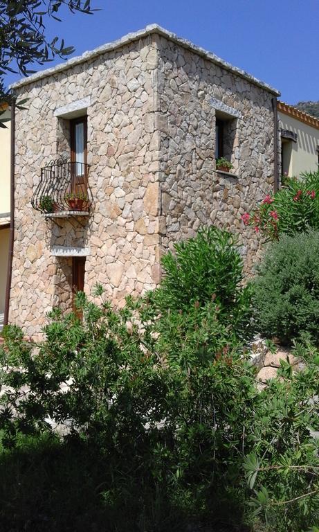 Hotel Cardedu Bagian luar foto