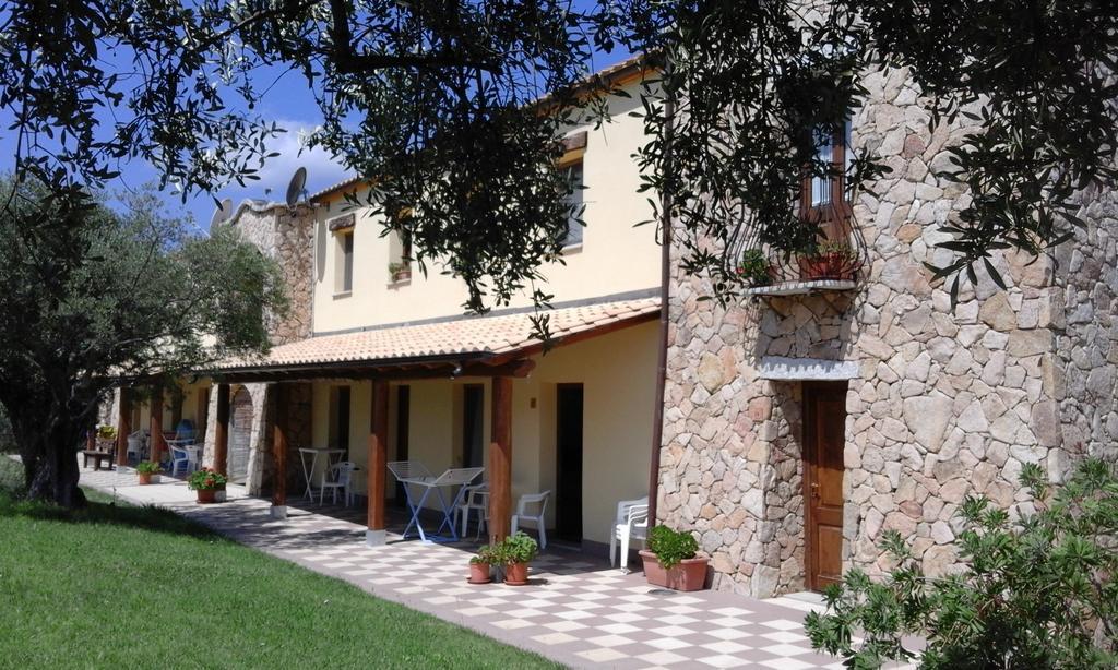 Hotel Cardedu Bagian luar foto