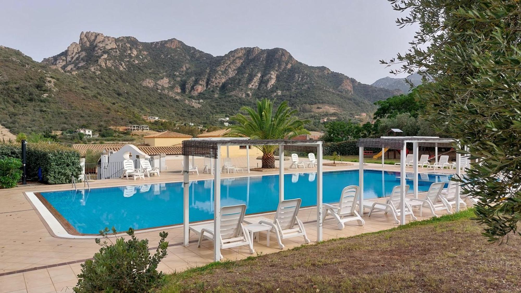 Hotel Cardedu Bagian luar foto