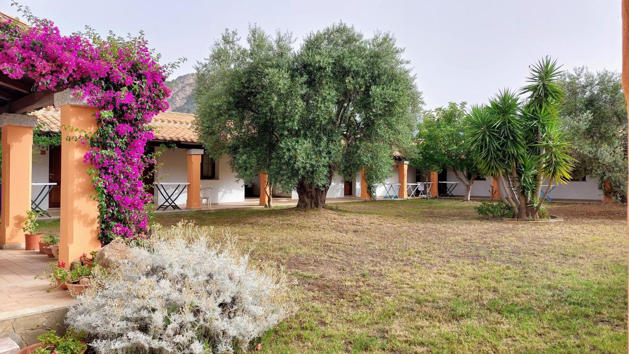 Hotel Cardedu Bagian luar foto