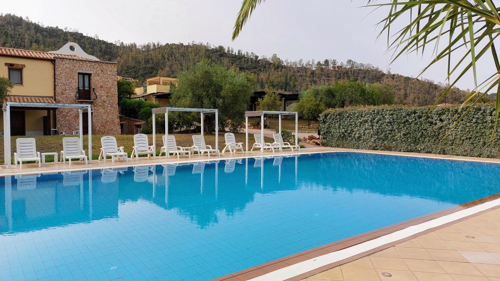 Hotel Cardedu Bagian luar foto
