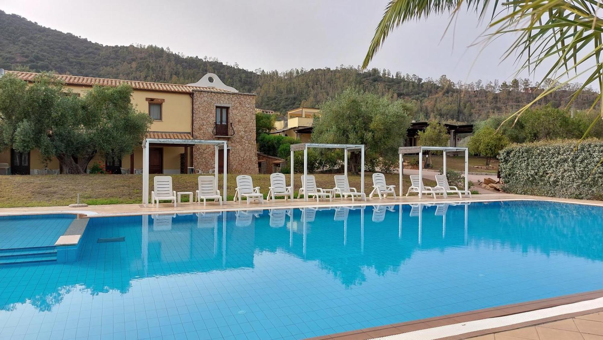 Hotel Cardedu Bagian luar foto
