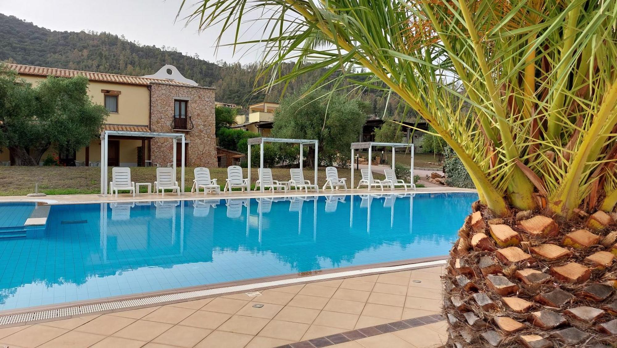 Hotel Cardedu Bagian luar foto