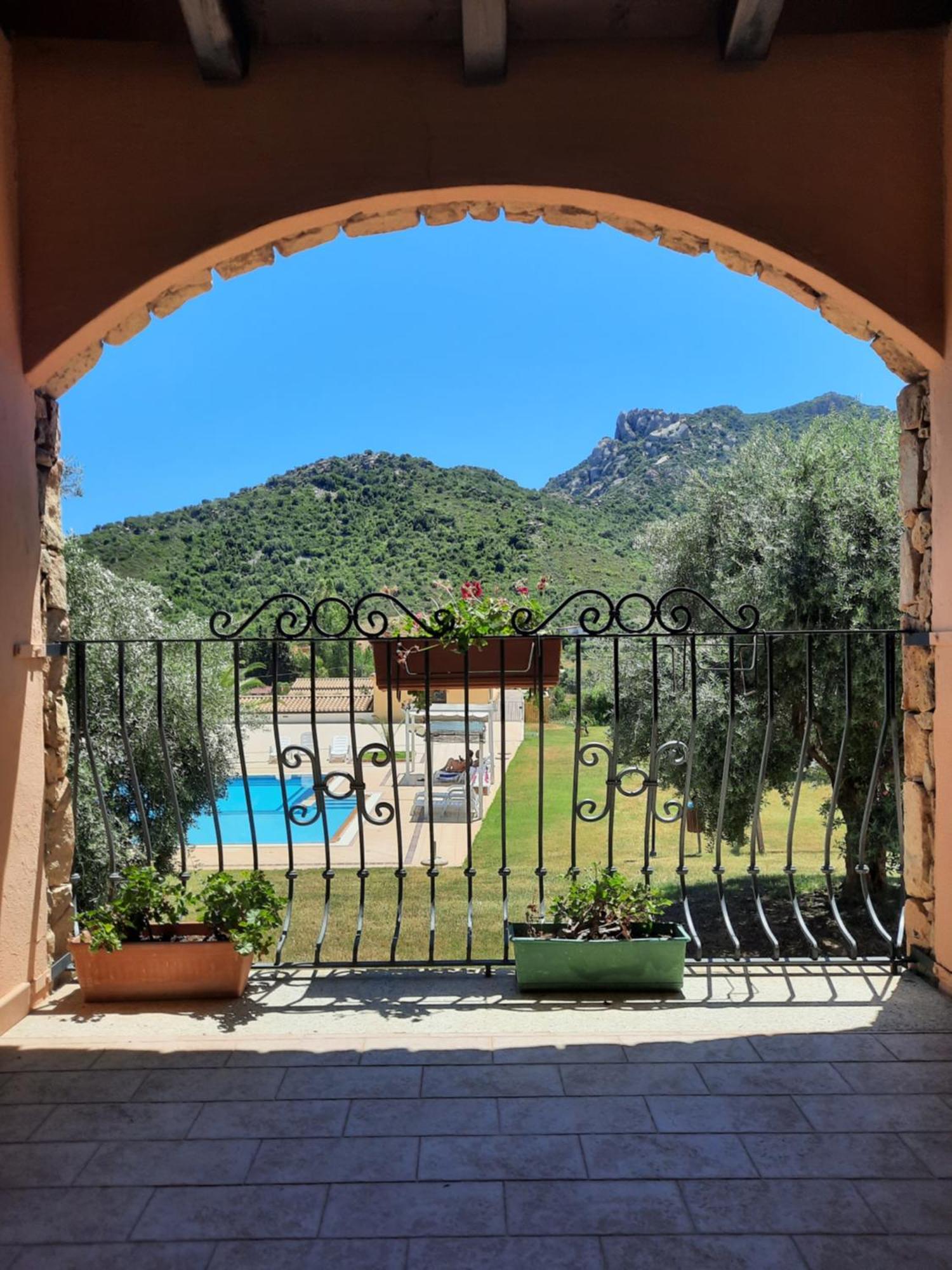 Hotel Cardedu Bagian luar foto