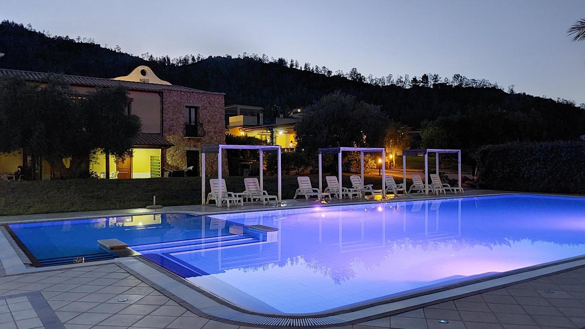Hotel Cardedu Bagian luar foto