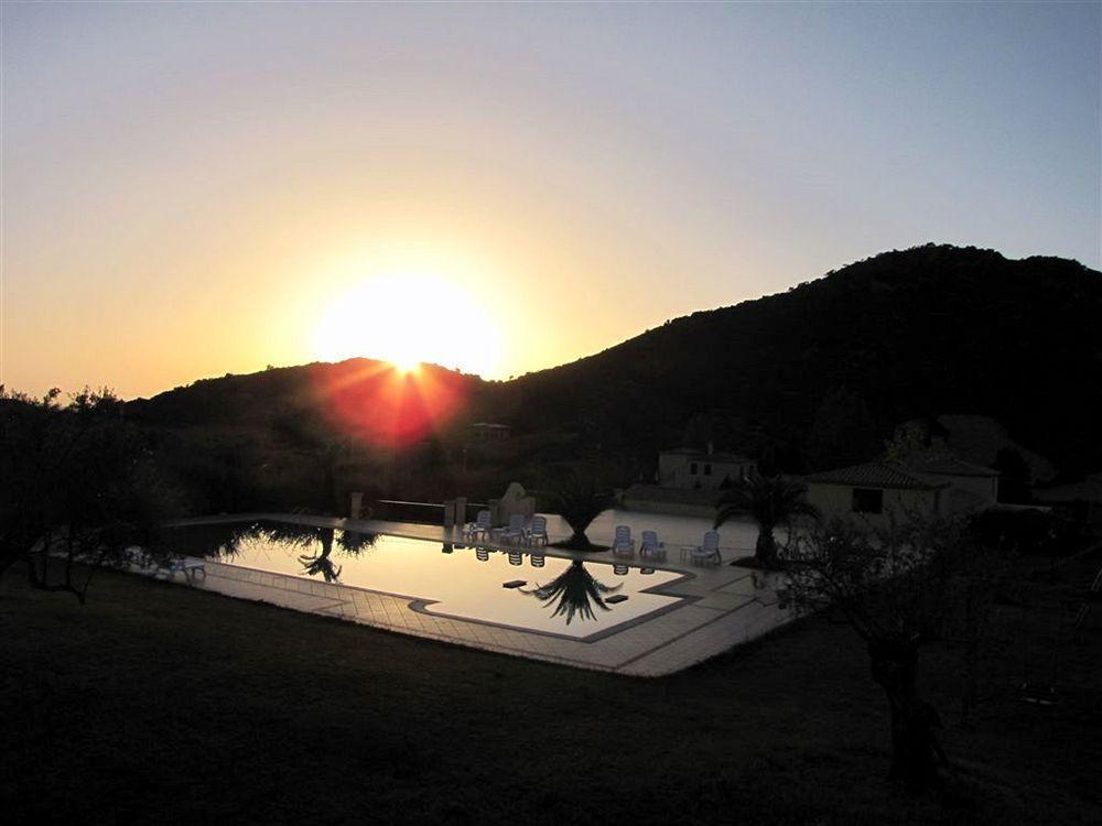 Hotel Cardedu Bagian luar foto