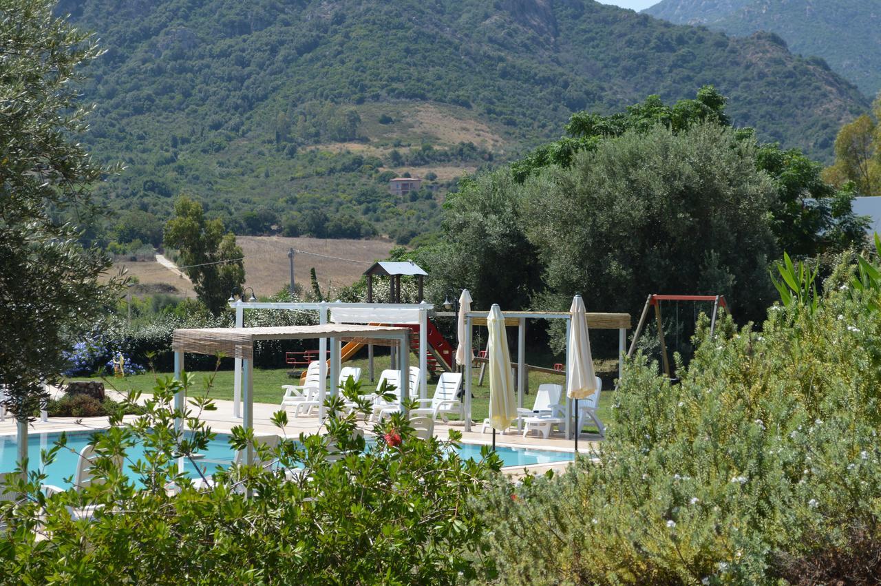 Hotel Cardedu Bagian luar foto