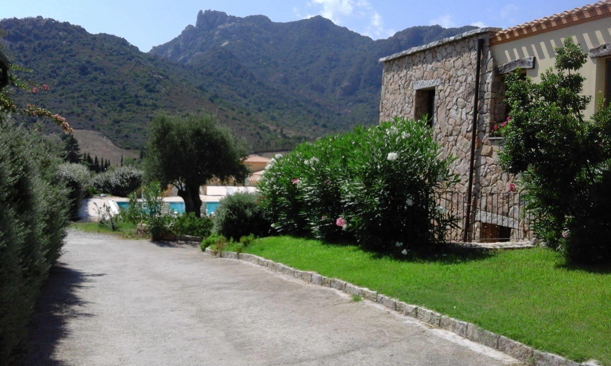 Hotel Cardedu Bagian luar foto